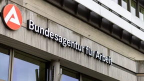 Zahl der Arbeitslosen steigt kräftig