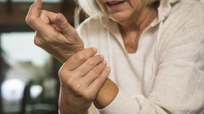 „Es gibt Patienten, die haben bis ins hohe Alter kaum Arthrose, andere trifft es mit 45“