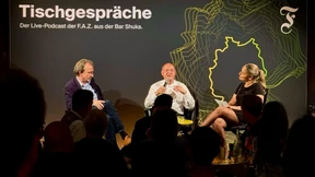 Wie links drehen Sie den Kanzler, Gregor Gysi?