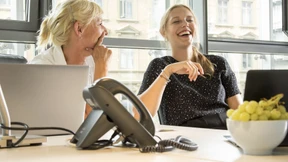 Warum Lästern im Büro manchmal wirklich gut tut