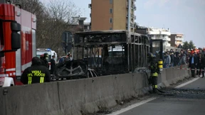 Mann entführt 51 Kinder und zündet Bus an