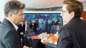 Wer muss seine Heizung tauschen? Geywitz und Habeck informieren