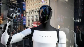 Jeff Bezos und Elon Musk holen die KI in die reale Welt