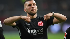 Verliehener Rebic bedankt sich beim Verein