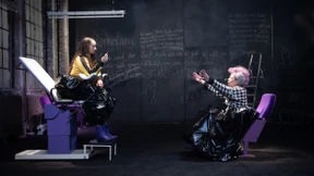 Ein Frauenleben, zwei Ebenen