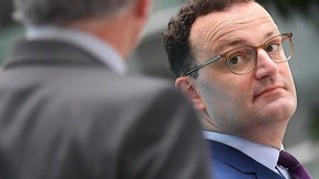 Spahn warnt vor ausgelassenen Feiern