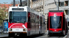 Junge Männer kapern Straßenbahn