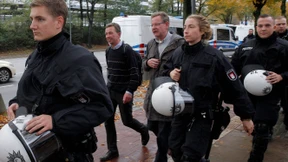 Hunderte Studenten buhen Bernd Lucke aus