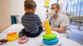 Kinderkliniken melden Anstieg schwerer Grippefälle