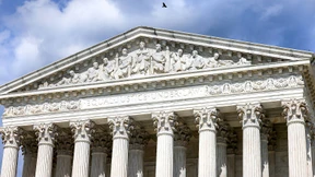 Cheerleaderin darf „fuck school“ auf Snapchat posten