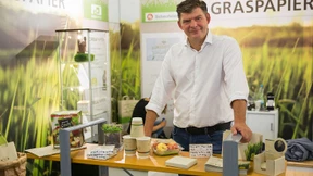 Die Gras-Papierschale für Bioäpfel