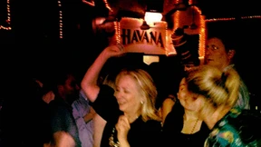 Hillary Clinton bestärkt Sanna Marin: „Tanz weiter!“