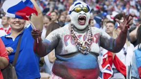 Russlandfans feiern in Essen mit Sturmgewehr