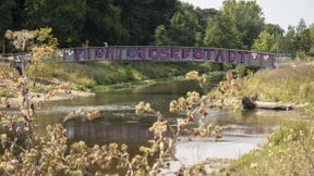 Schöne Brücken, schlechte Manieren
