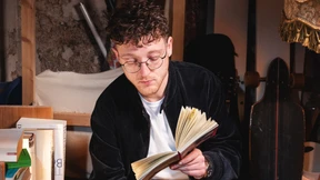 Aussortierte Bücher und nutzloses Vitamin D