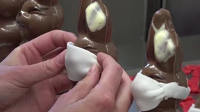 Schokohasen mit Mundschutz