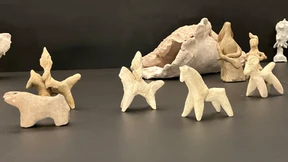 Tönerne Skyline der Steinzeit