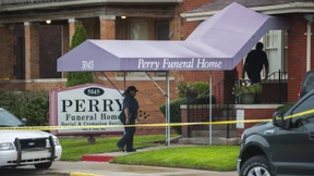 60 Föten in Bestattungshaus in Detroit entdeckt