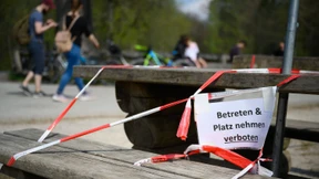 Regierung erwartet „für lange Zeit eine neue Normalität“