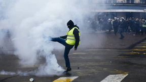 Tränengas zum einjährigen Jubiläum der Gelbwesten