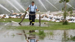 Hochwasser-Gaffer stören die Rettungskräfte