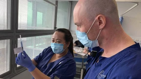 Pharma-Unternehmen testet Covid-19-Impfstoff