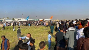 Warnschüsse, Rauchwolken, verzweifelte Menschen