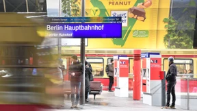 Leere Bahnhöfe im ganzen Land