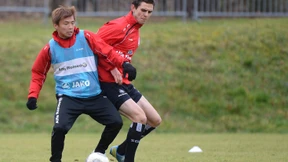 Veh legt die Karten auf den Tisch