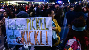 Tausende demonstrieren gegen mögliche FPÖ-Regierung