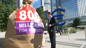 Thor unterschreibt als Erster