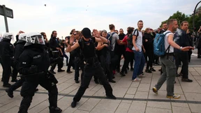 Elf Schwerverletzte bei Einsturz eines Absperrgitters