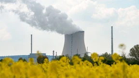 Weiße Landkarte mit ein paar bunten Klecksen