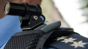Mehr Polizisten sollen Körperkameras einsetzen