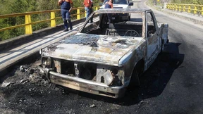 Mindestens 15 Tote bei Angriff auf Polizeikonvoi