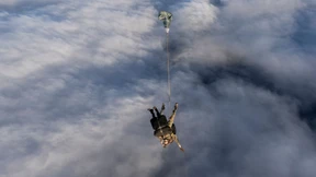 London lässt Helfer mit Fallschirm abspringen