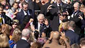 Königlicher Empfang mit Jubel und Protesten