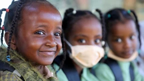 Weniger Kinder sterben früh