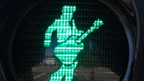 Der King of Rock ’n’ Roll gibt das Zeichen