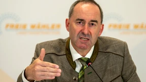 Lobt Aiwanger sich selbst unter falschem Namen?