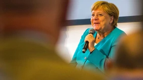 Merkel erklärt AfD-Politiker, was Demokratie bedeutet