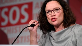 Nahles attackiert Jusos