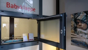 Wie die Babyklappe Müttern in Not hilft