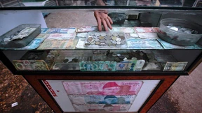 Indonesier erstattet Ex-Frau Schuldenberg – in Münzen