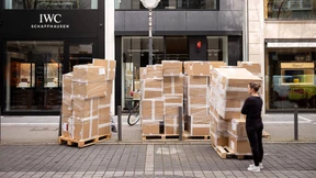 Bis zum Knie im Löschwasser