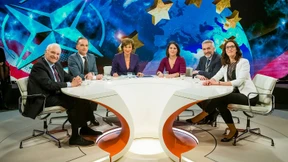 Diplomatischer Seiltanz, aber mit Säbel