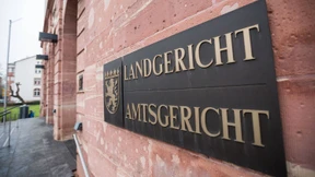 Strittige Videos im Prozess um Messerstecherei