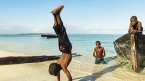 Reisen und die Bevölkerung vor Ort unterstützen