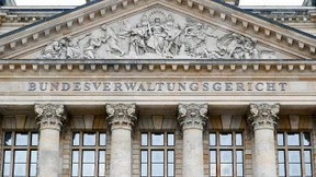 Bilder von Kindesmissbrauch mit Lehrerberuf unvereinbar