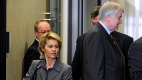 Von der Leyen verteidigt Rente mit 67